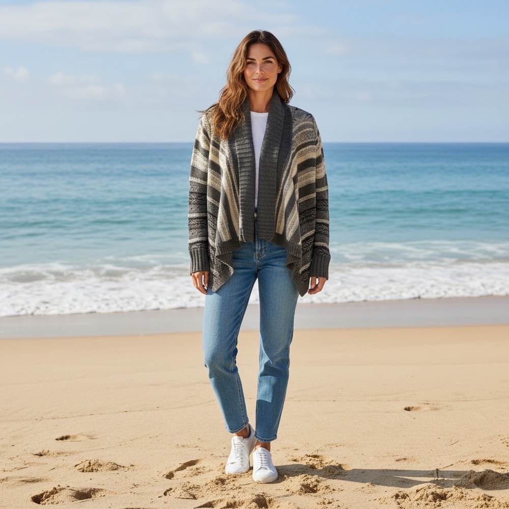 Elegant women’s Cardigan in Black and Cream